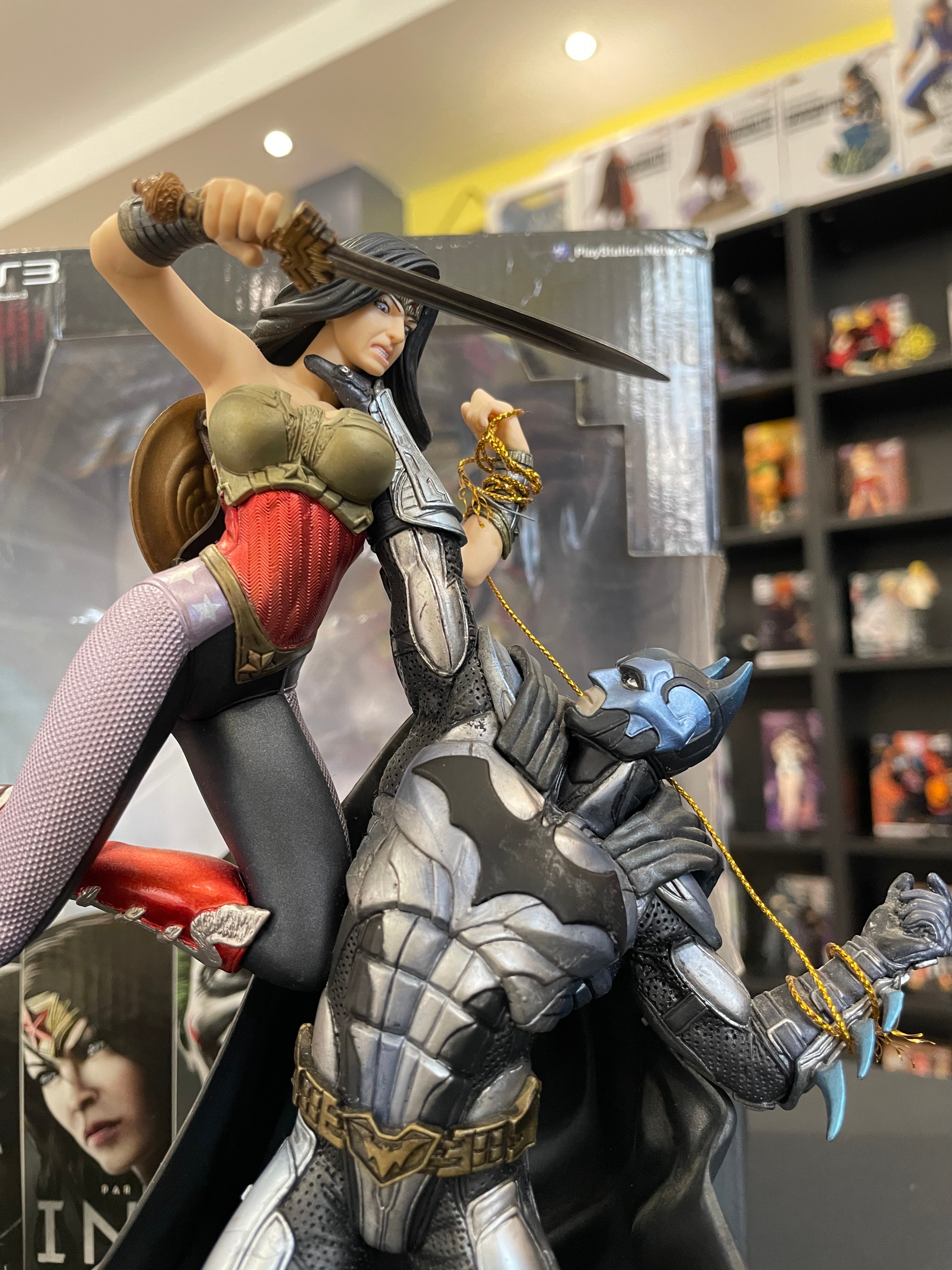 Statue Wonder Woman vs Batman – Injustice: Gods Among Us – Édition Collector