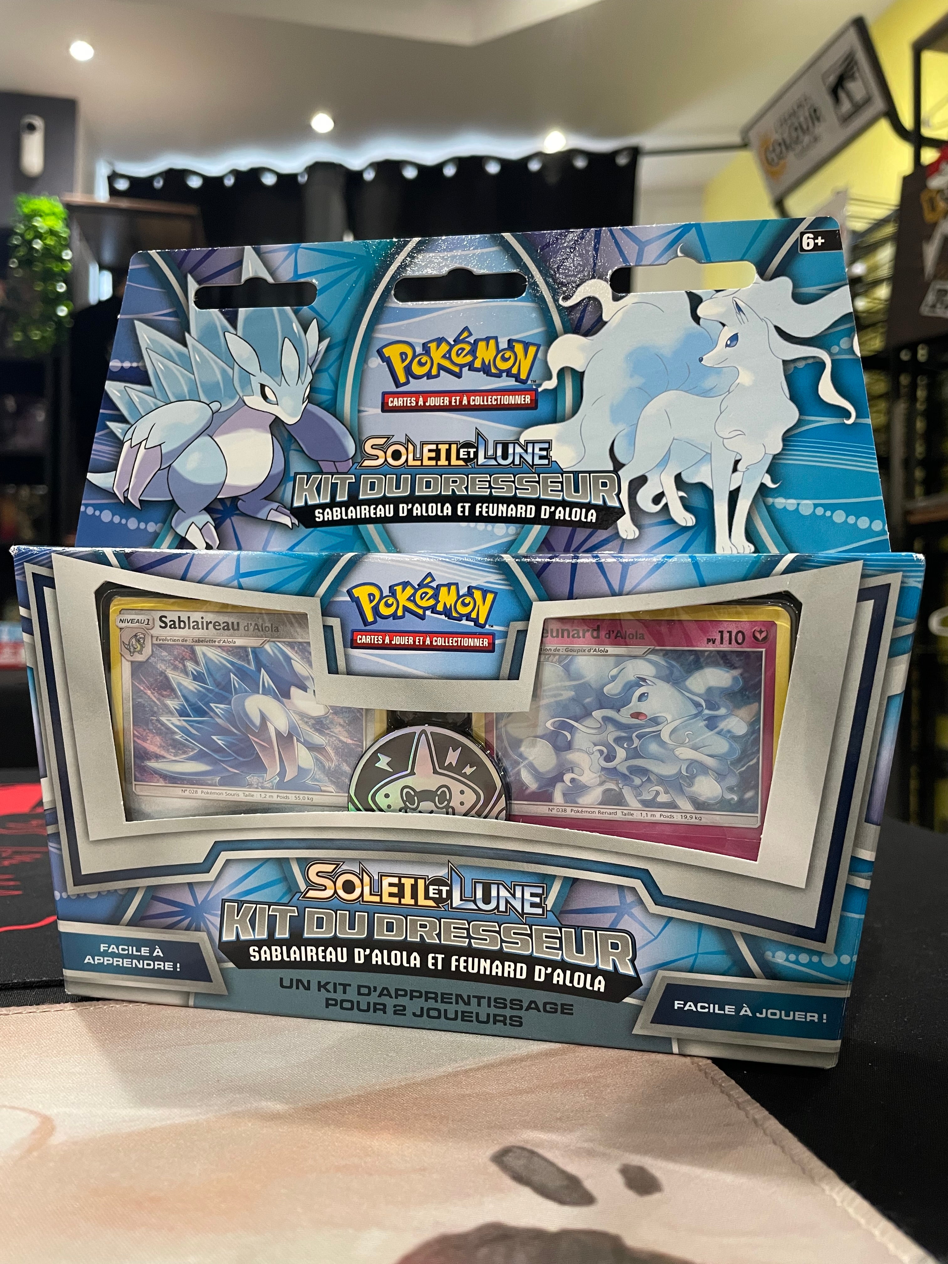 Kit du Dresseur – Soleil & Lune
Sablaireau d’Alola & Feunard d’Alola